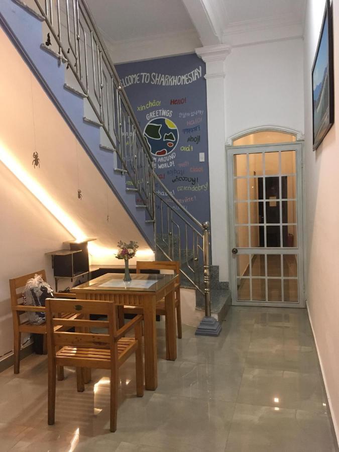 Shark Home Hue Luaran gambar